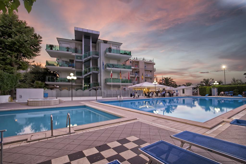 Hotel Venus Gabicce Mare Exterior photo